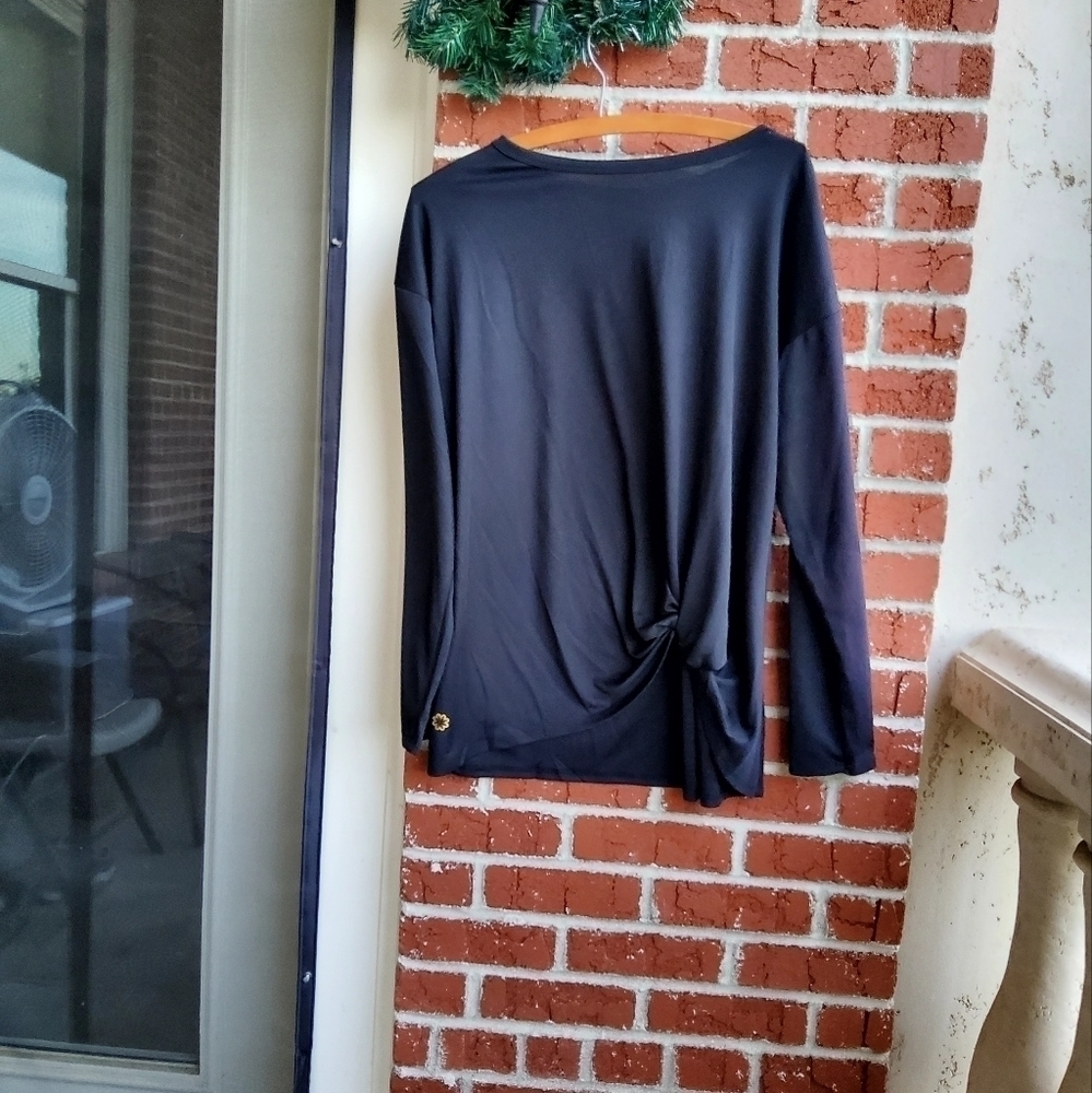 Pro Player Long Sleeved Tee. 💚💙💜💛 Beautiful Black Color. New! M